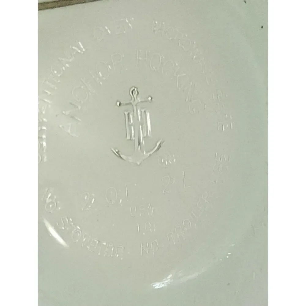Anchor Hocking Green Glass Round Casserole Dish with Lid - 2 Qt, 2 L